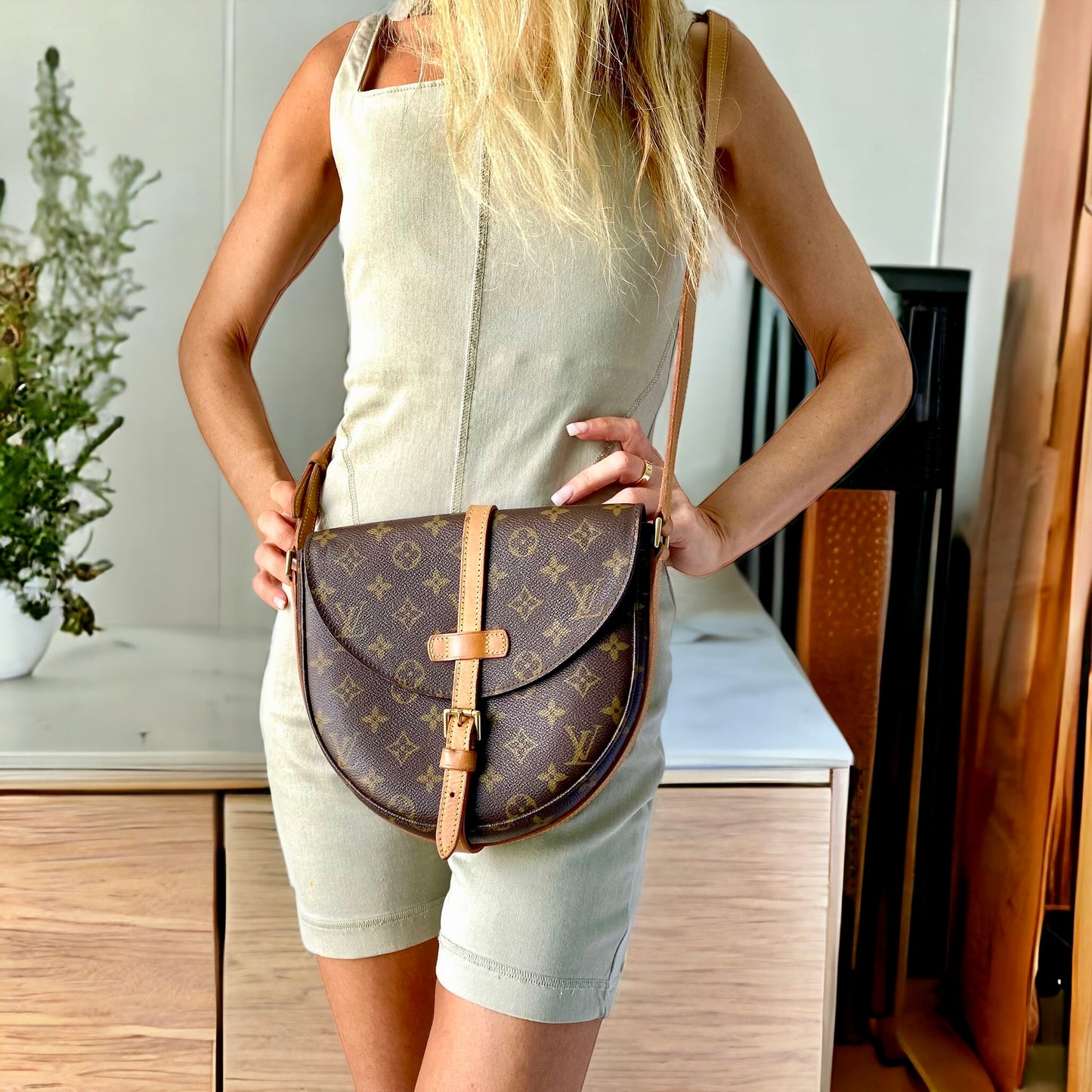 LOUIS VUITTON Chantilly Crossbody Bag