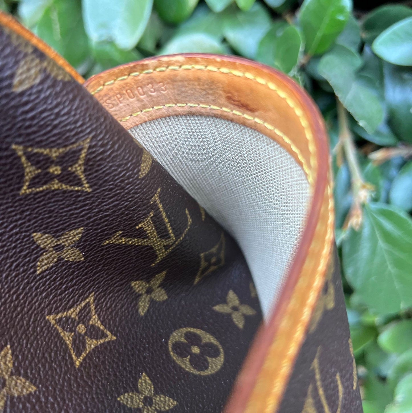 LOUIS VUITTON Reporter PM Bag