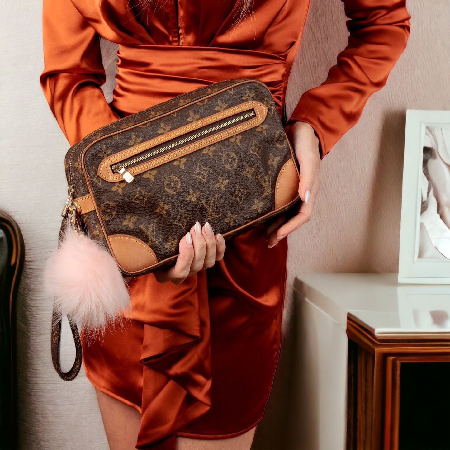 LOUIS VUITTON Marly Dragonne Clutch