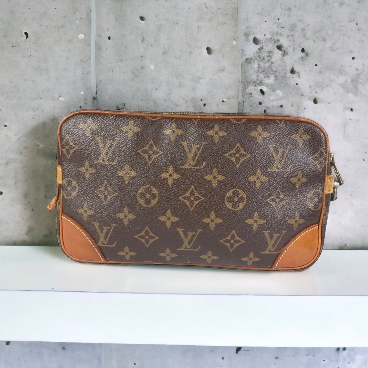 LOUIS VUITTON Marly Dragonne Clutch