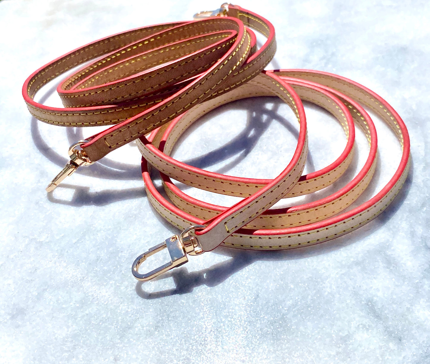 CROSSBODY VACHETTA STRAP AND TASSEL SET