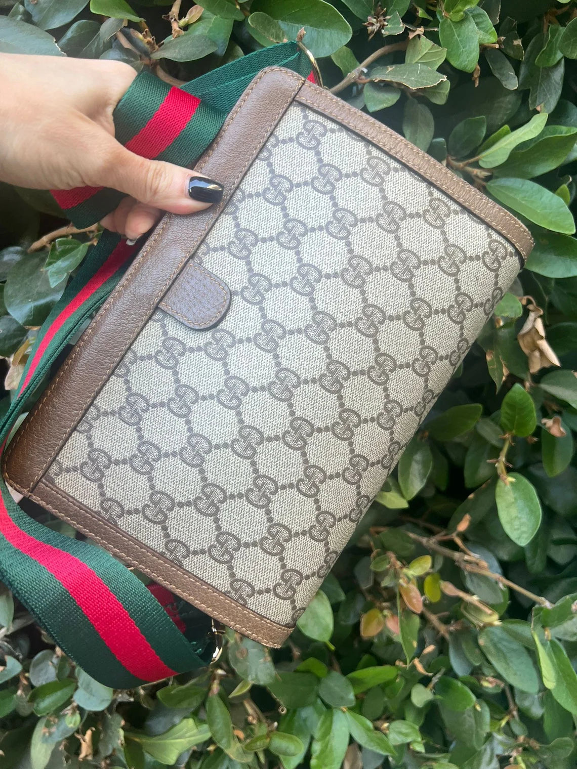 GUCCI CERTIFIED AUTHENTIC VINTAGE CLUTCH + Complimentary straps