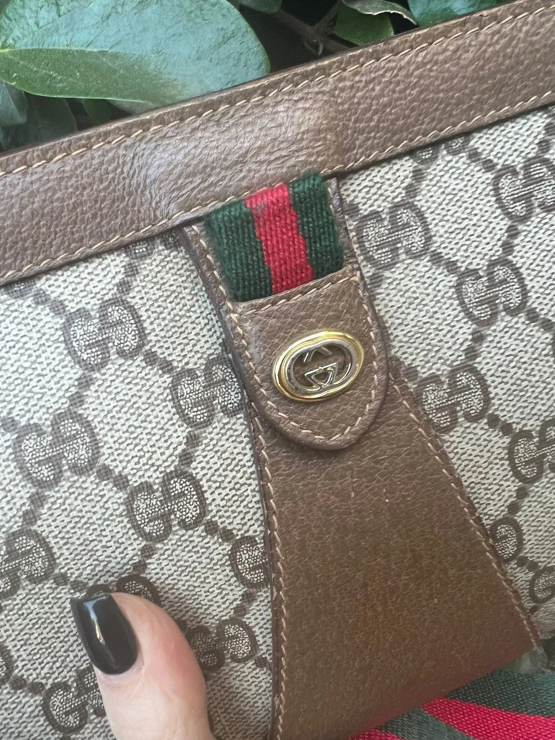 GUCCI CERTIFIED AUTHENTIC VINTAGE CLUTCH + Complimentary straps