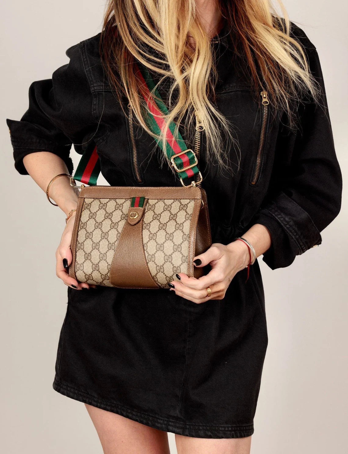 GUCCI CERTIFIED AUTHENTIC VINTAGE CLUTCH Complimentary straps