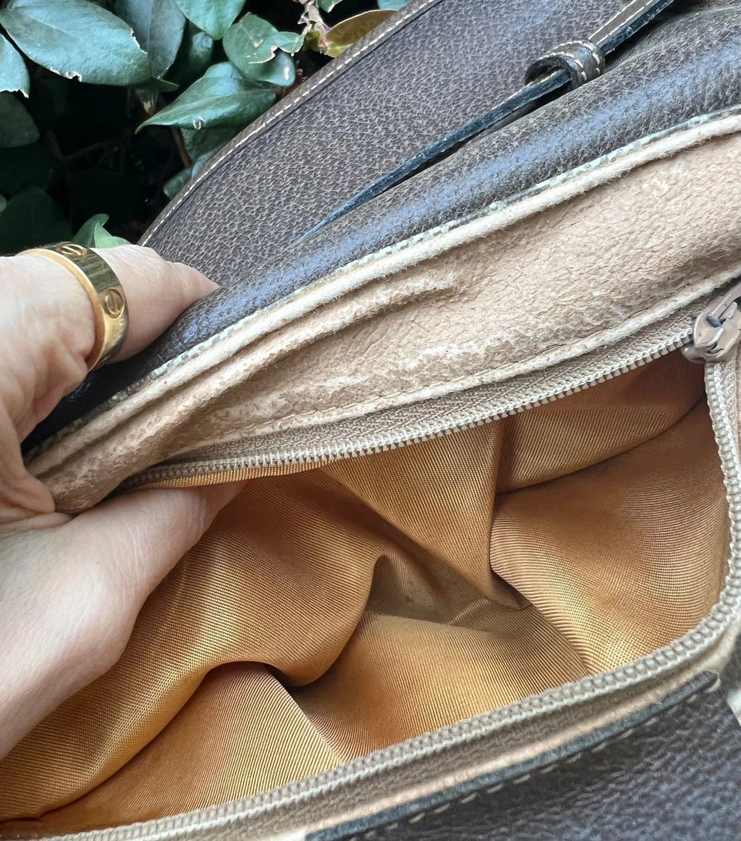 GUCCI CERTIFIED AUTHENTIC SHERRY LINE Crossbody Clutch