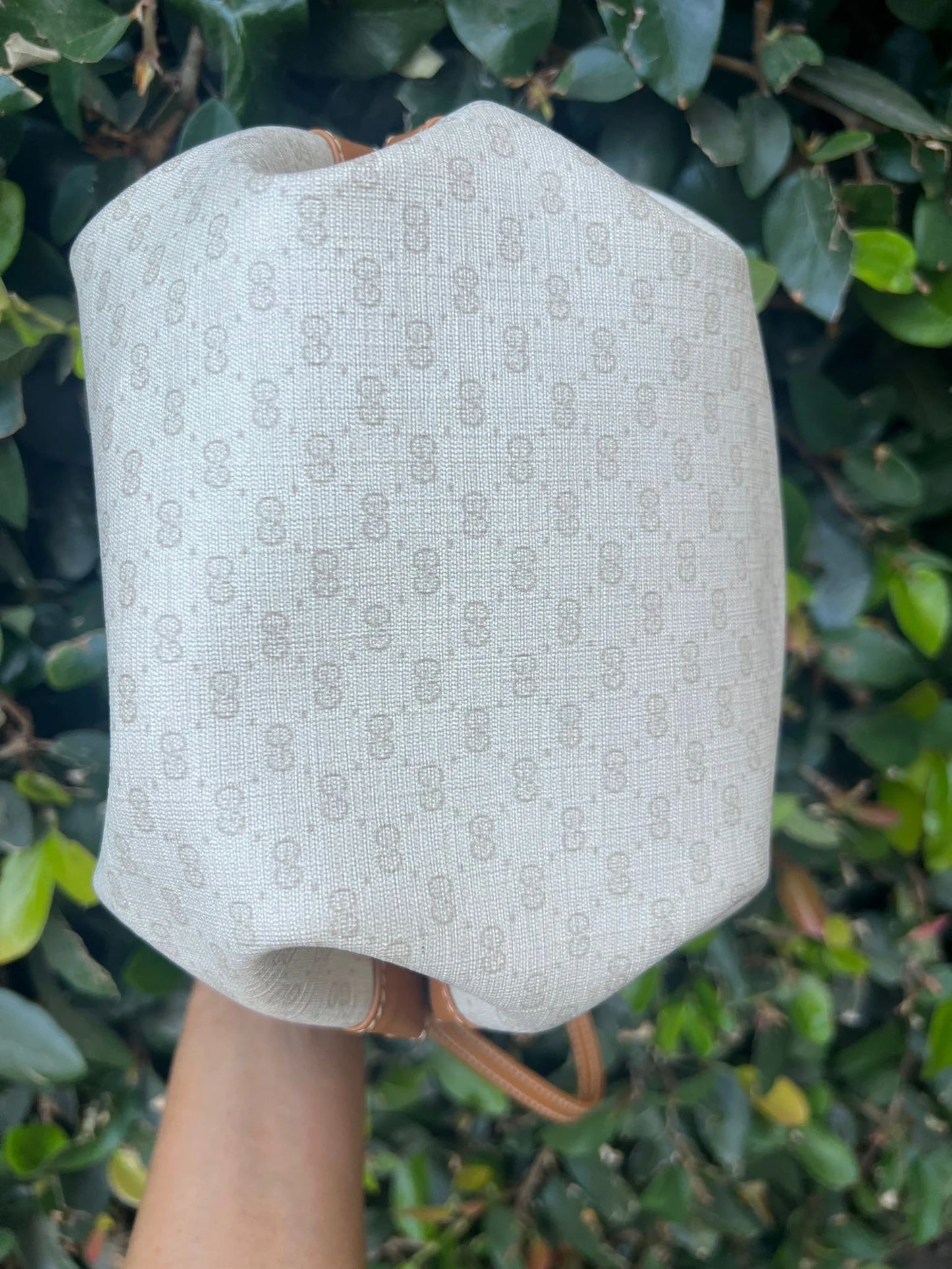 GUCCI CERTIFIED AUTHENTIC VINTAGE Crossbody Clutch - White Bag - GG