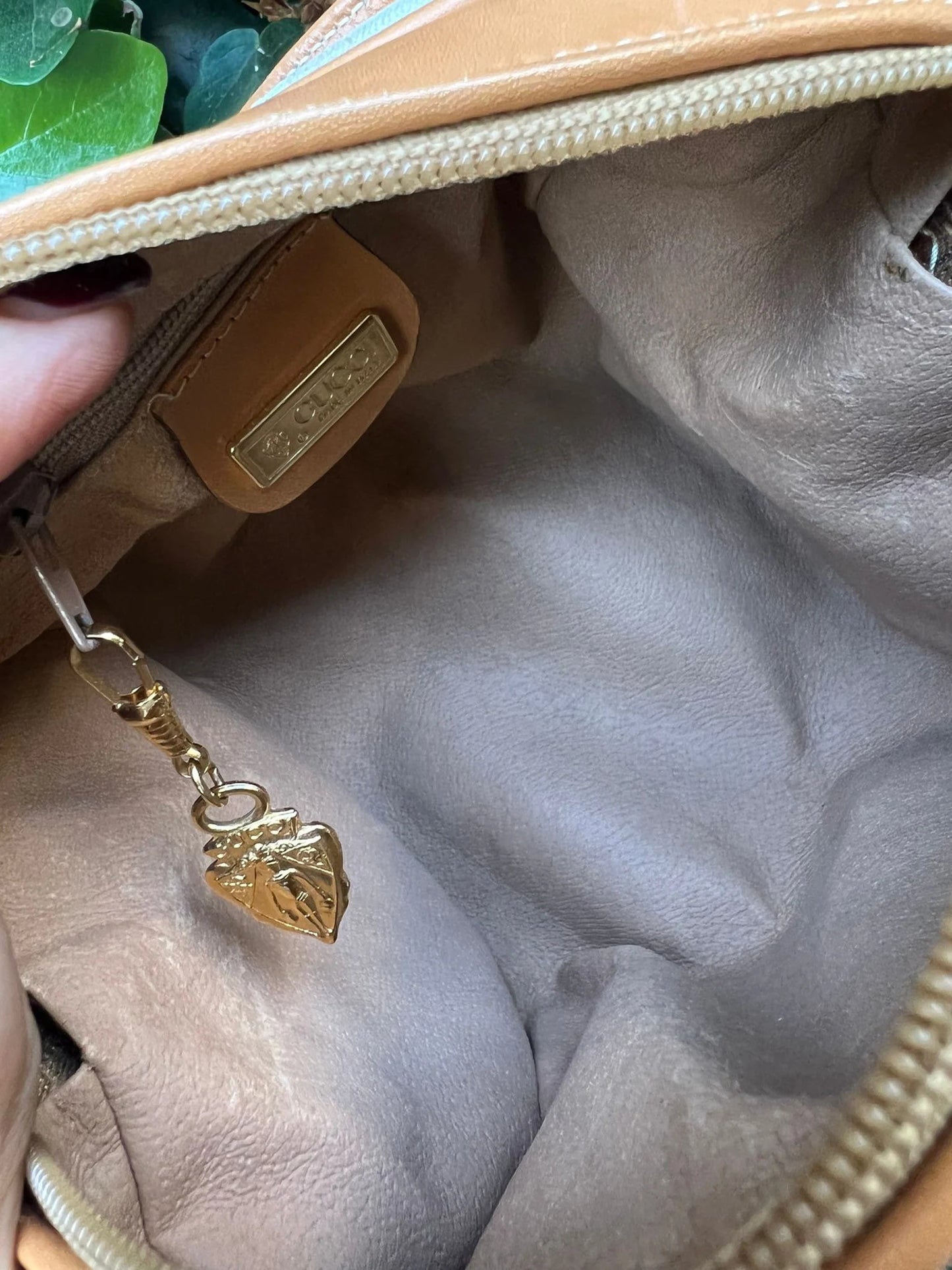 GUCCI CERTIFIED AUTHENTIC VINTAGE Crossbody Clutch - White Bag - GG