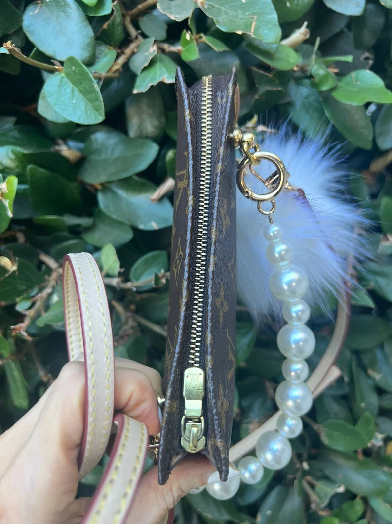 LOUIS VUITTON POUCH + Complimentary Accessories