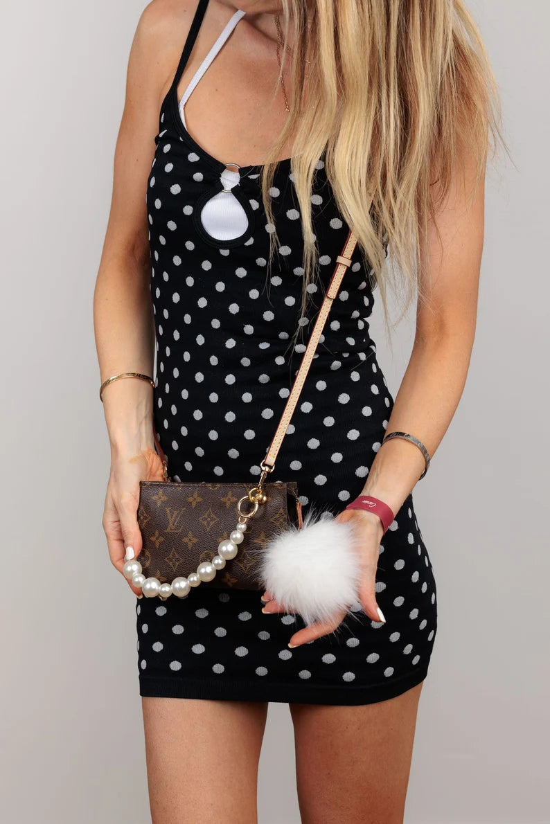 LOUIS VUITTON POUCH + Complimentary Accessories