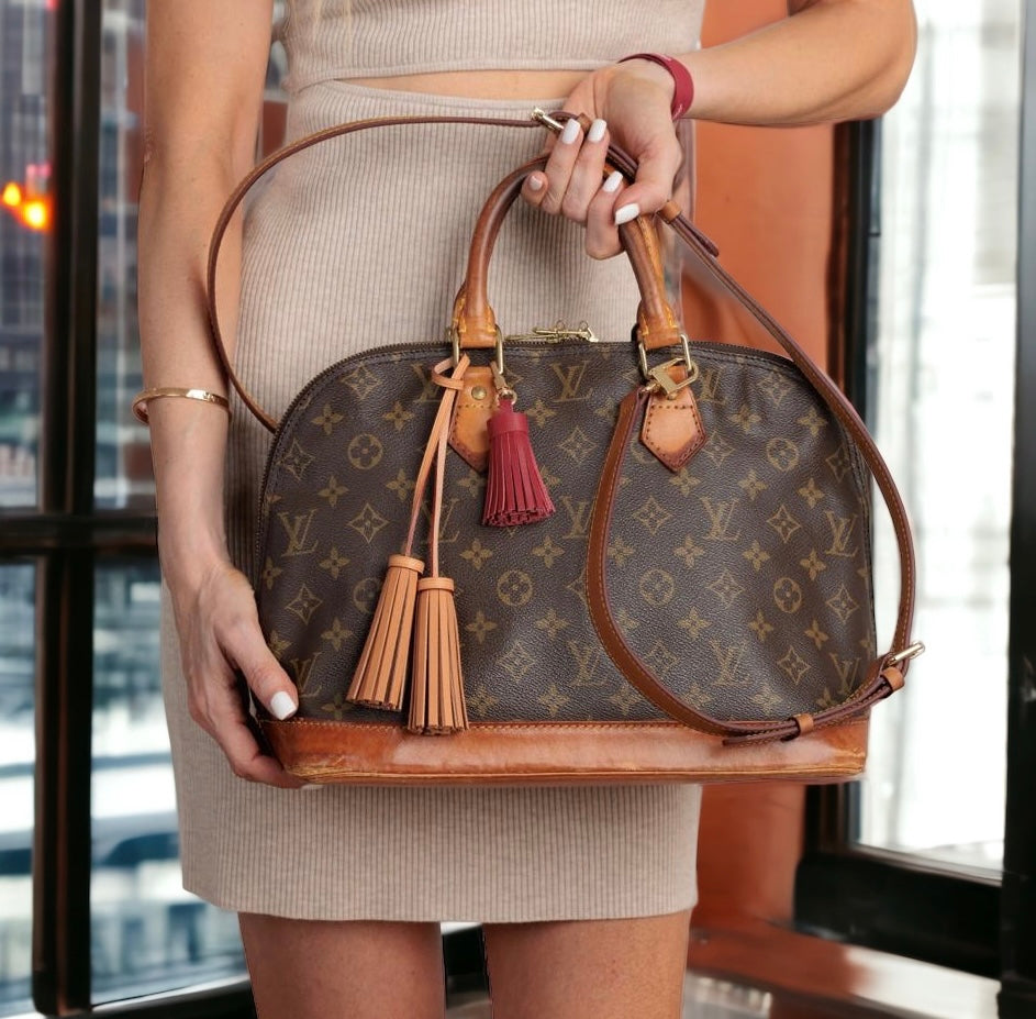 Louis Vuitton Pre-Owned Designer Handbags in Pre-Owned Designer