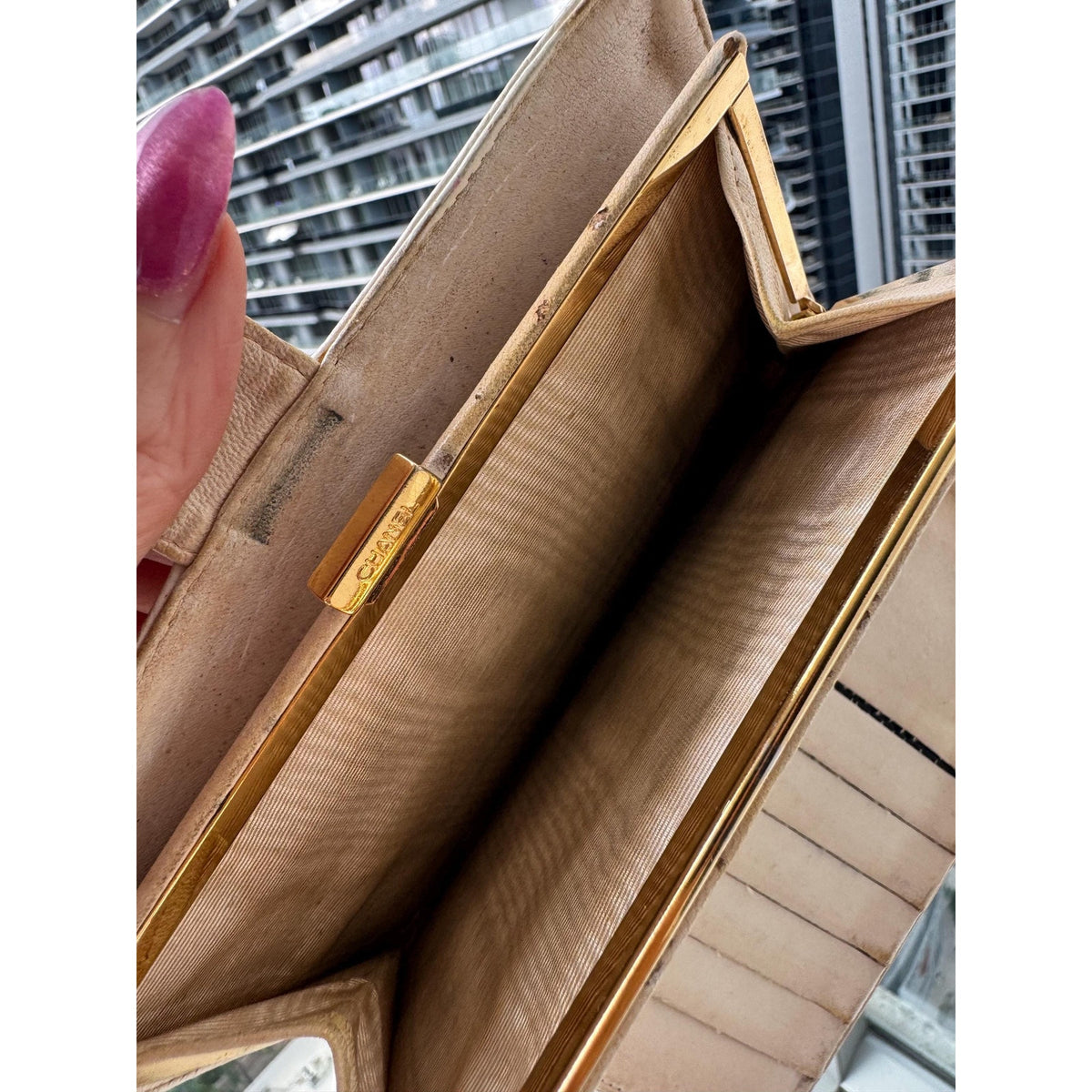 CHANEL White Caviar CC Logo Wallet