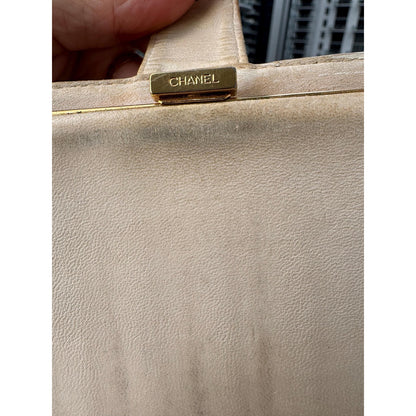 CHANEL White Caviar CC Logo Wallet