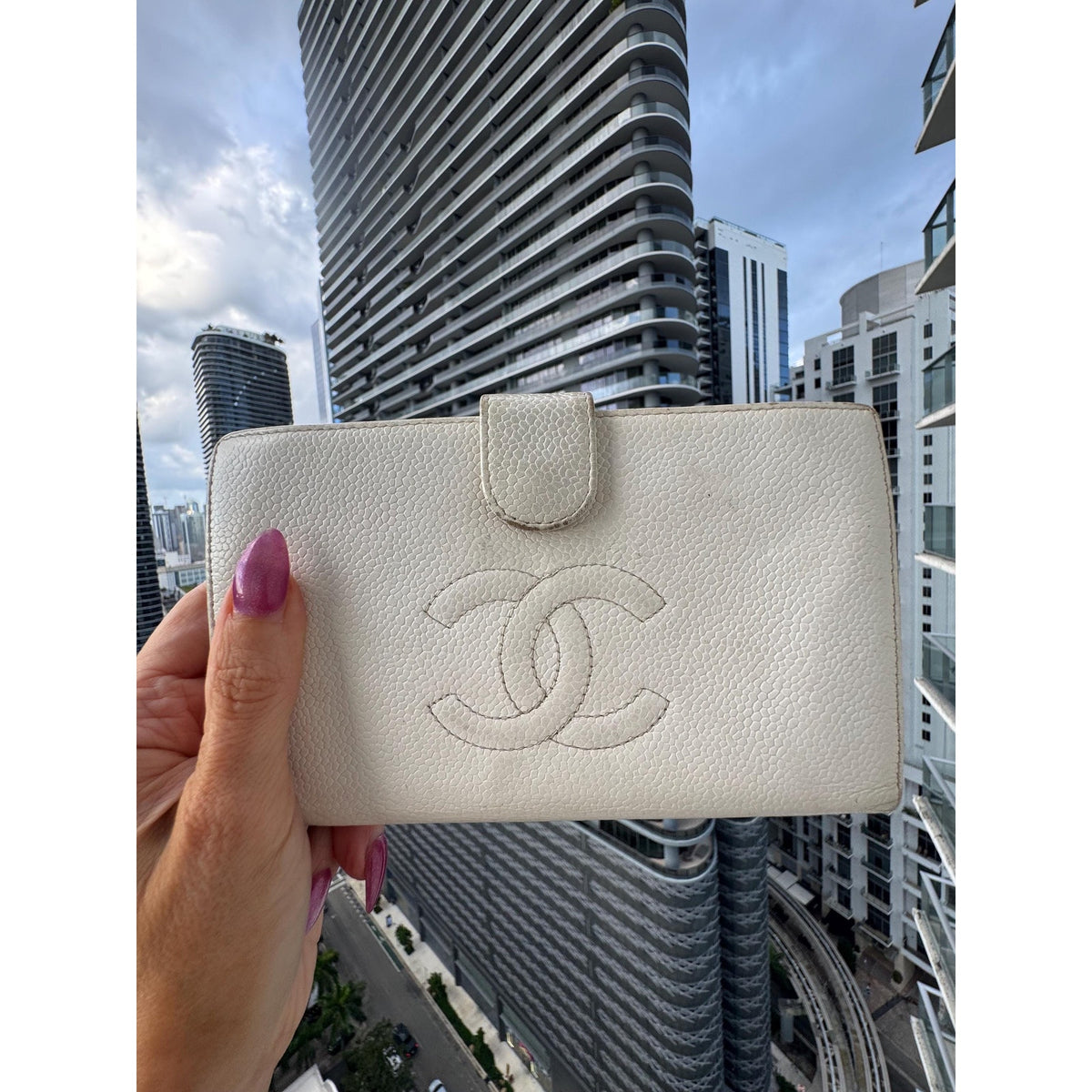 CHANEL White Caviar CC Logo Wallet