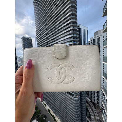 CHANEL White Caviar CC Logo Wallet