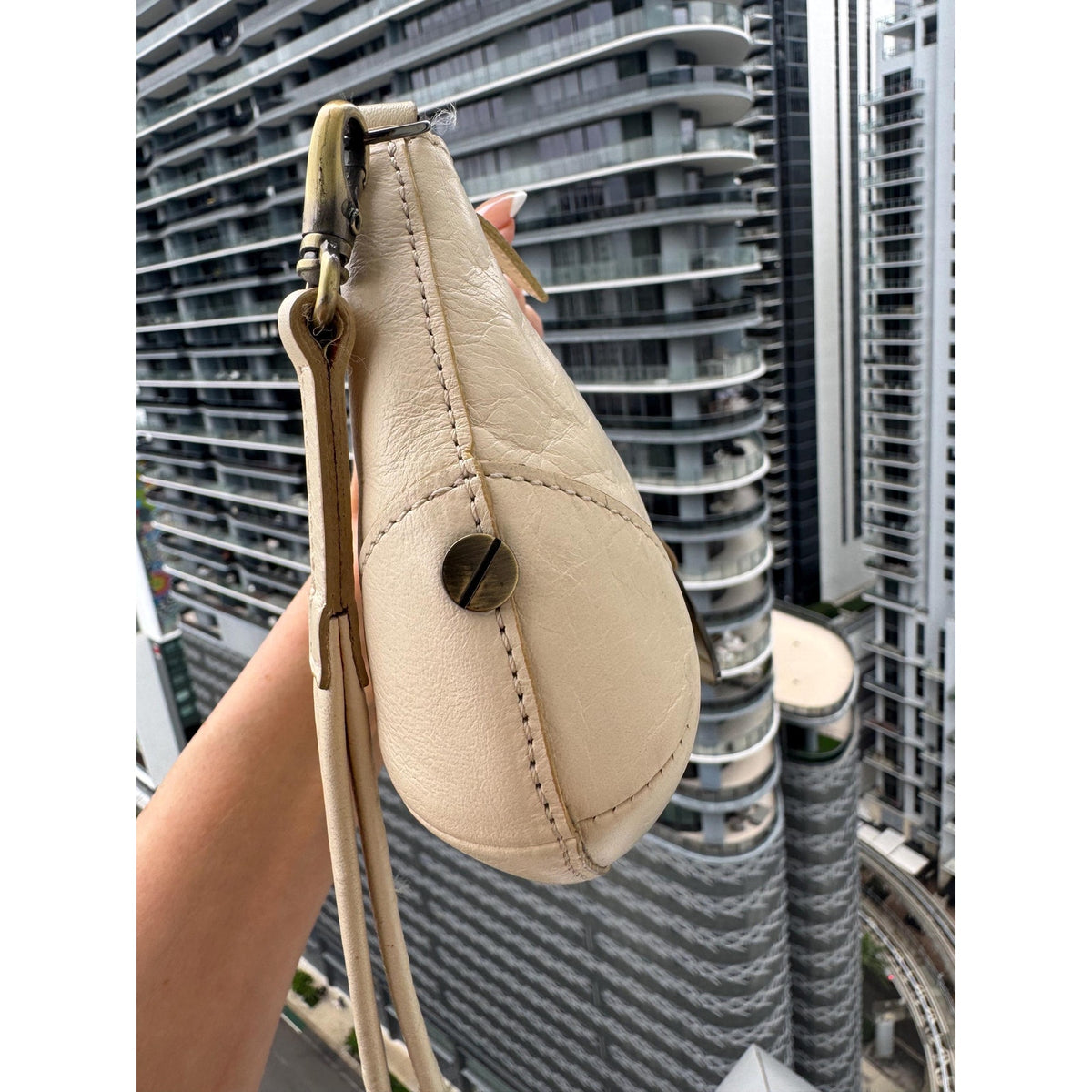 CHLOÉ Cream Leather Wristlet Clutch