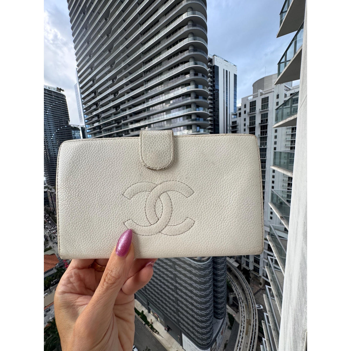 CHANEL White Caviar CC Logo Wallet