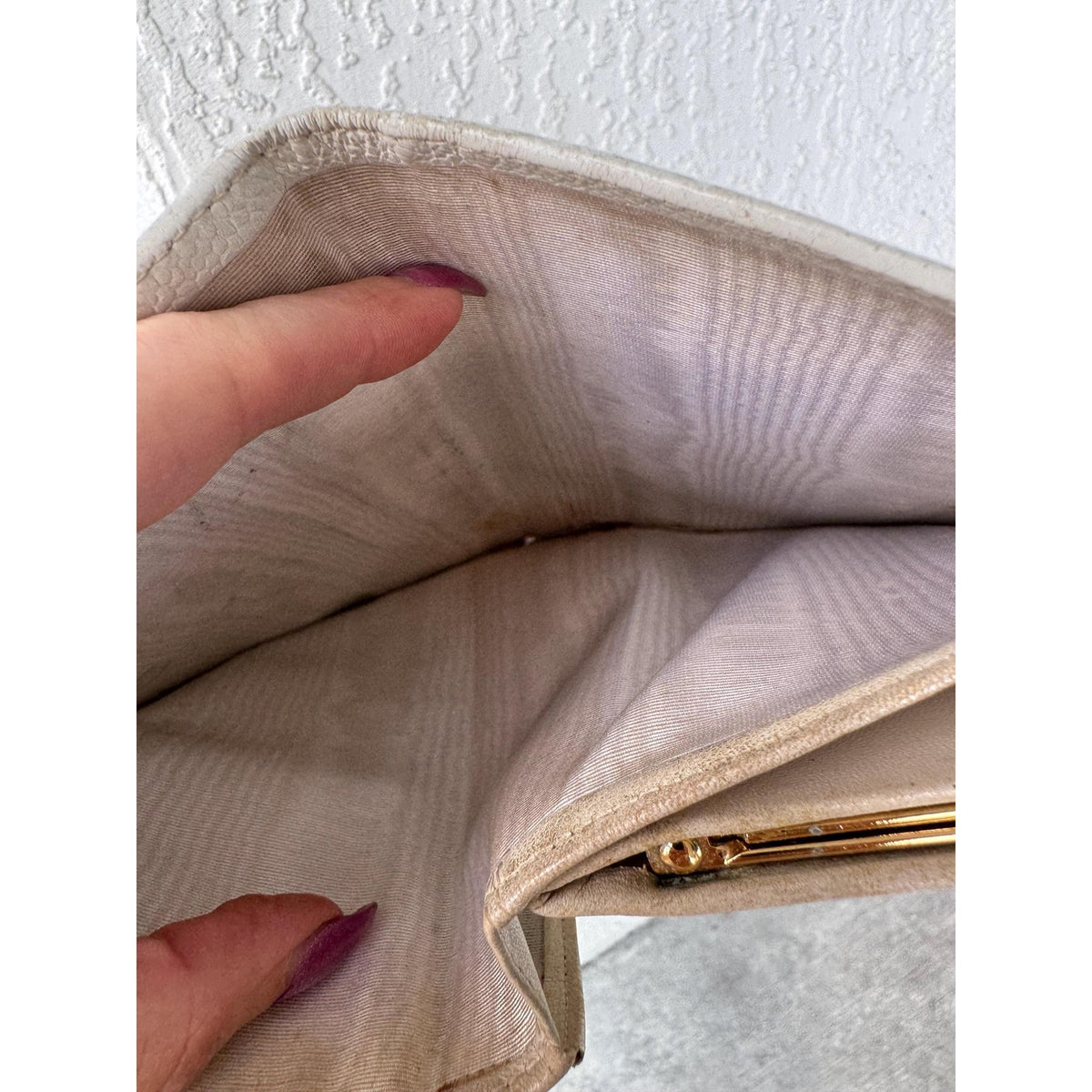 CHANEL White Caviar CC Logo Wallet