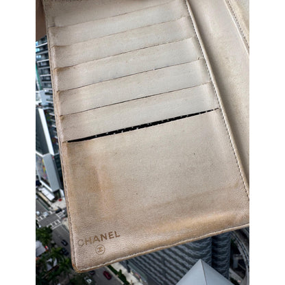 CHANEL White Caviar CC Logo Wallet