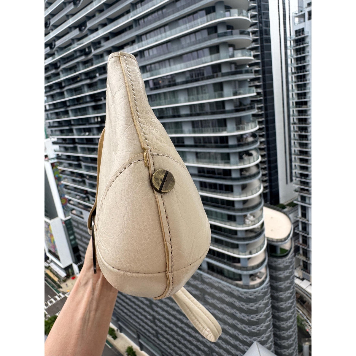 CHLOÉ Cream Leather Wristlet Clutch