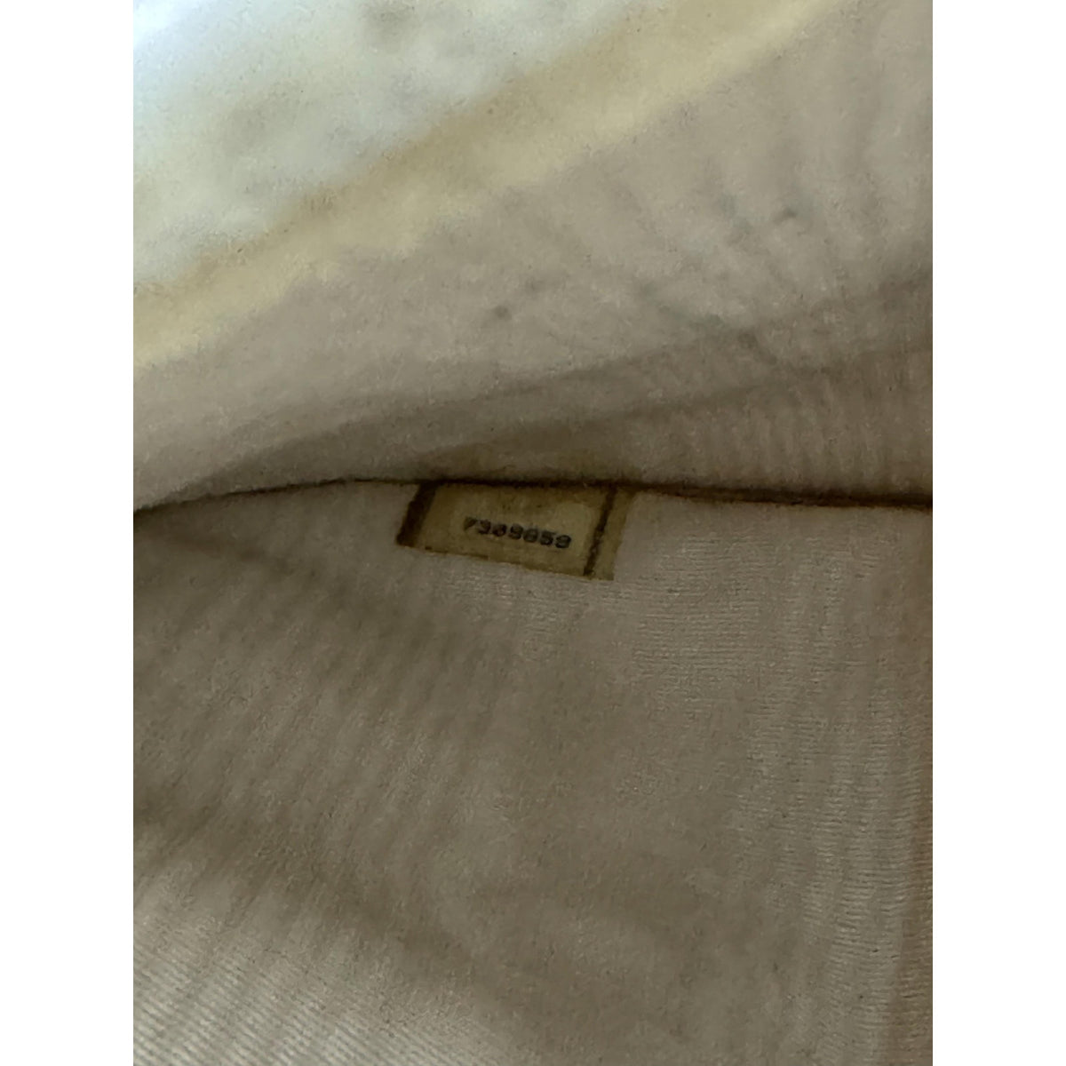 CHANEL White Caviar CC Logo Wallet