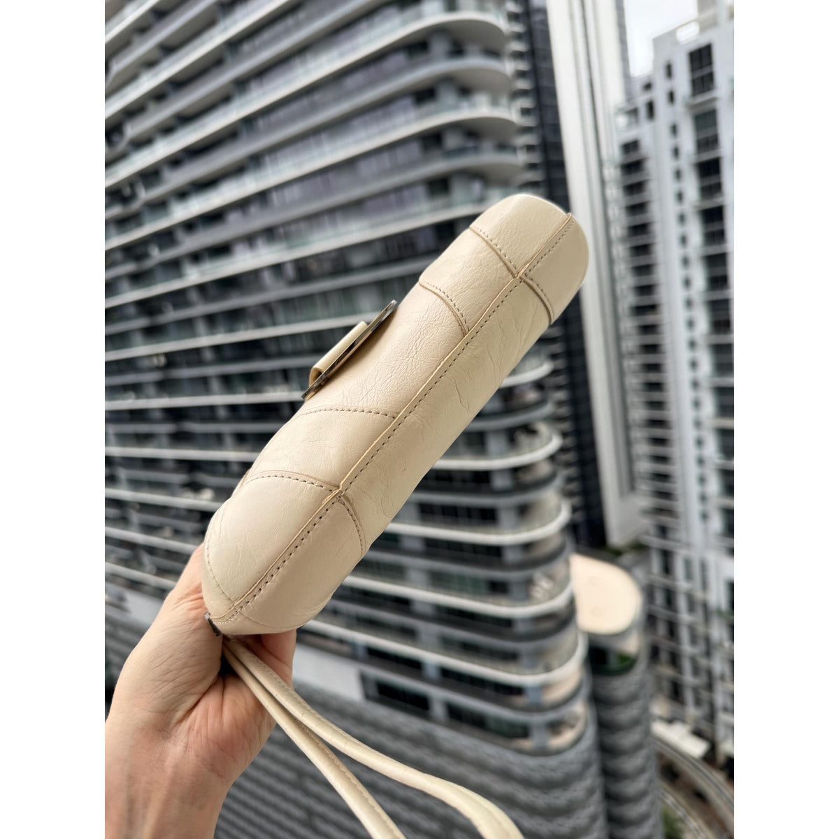 CHLOÉ Cream Leather Wristlet Clutch