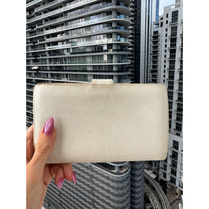 CHANEL White Caviar CC Logo Wallet