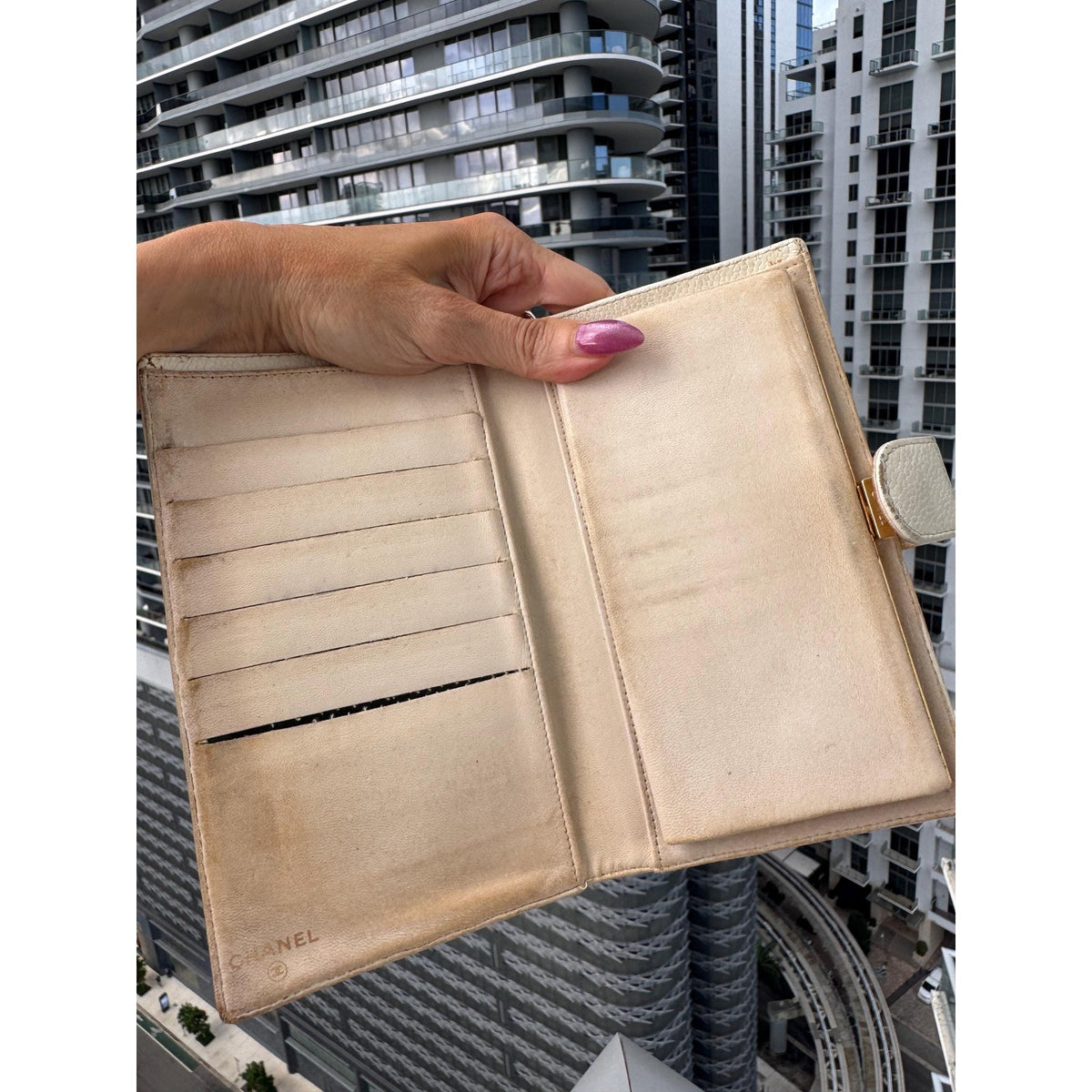 CHANEL White Caviar CC Logo Wallet