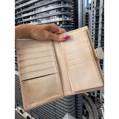 CHANEL White Caviar CC Logo Wallet