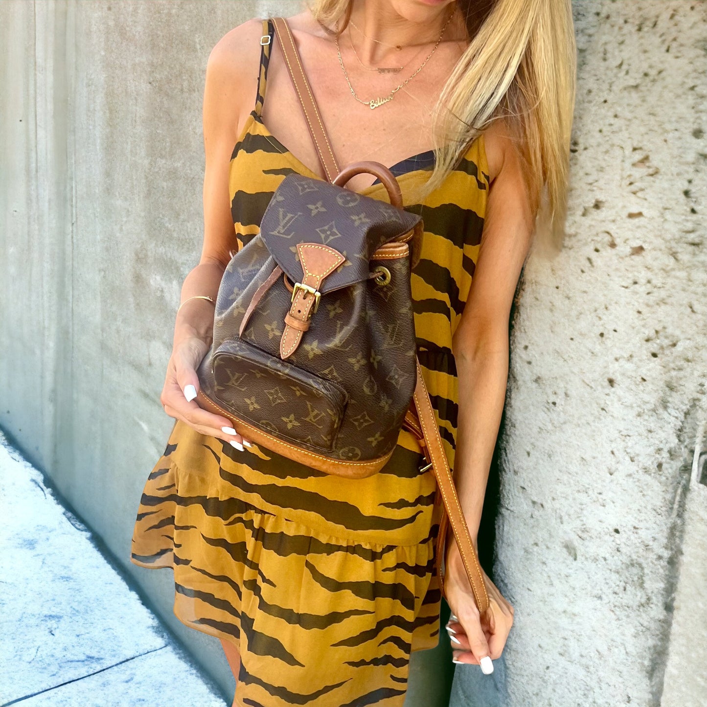 louis vuitton backpack montsouris mm Monogram Accompanied by dust bag Foldover flap closure Our products are 100% genuine. LOUIS VUITTON Montsouris PM Backpack