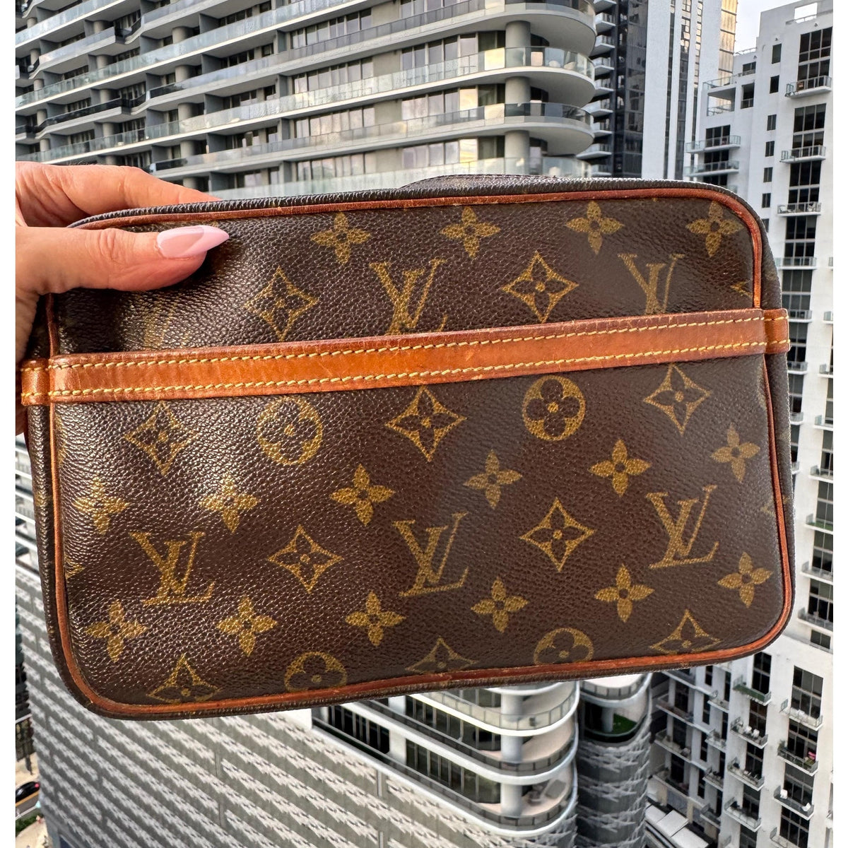 LOUIS VUITTON Compiegne 23 Clutch