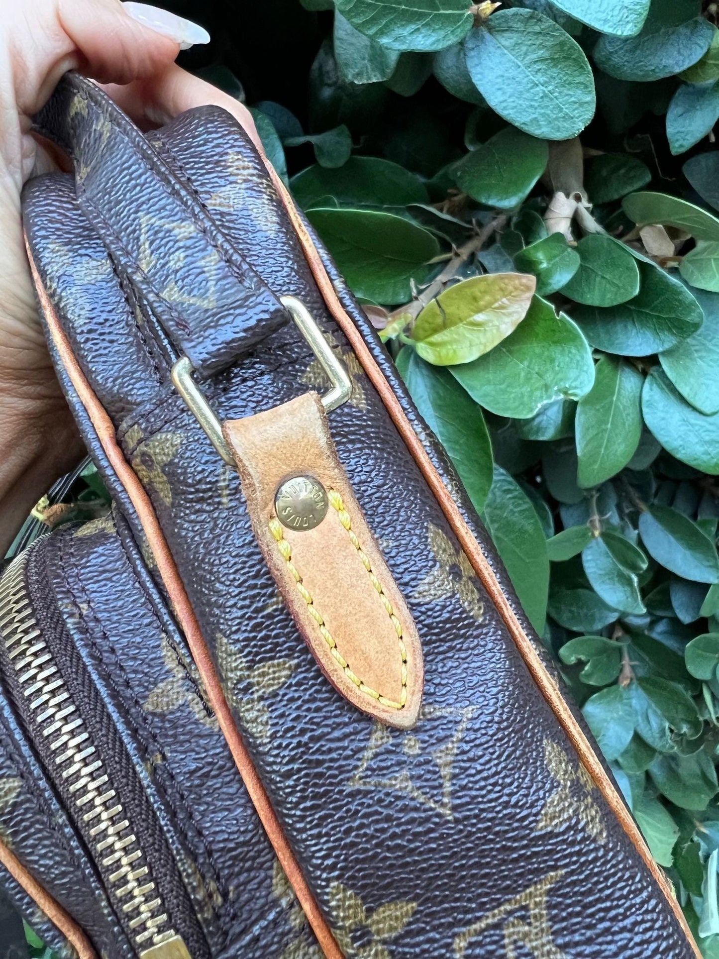 Authentic LOUIS VUITTON Vintage Monogram Canvas Amazone Shoulder Bag - AR1021