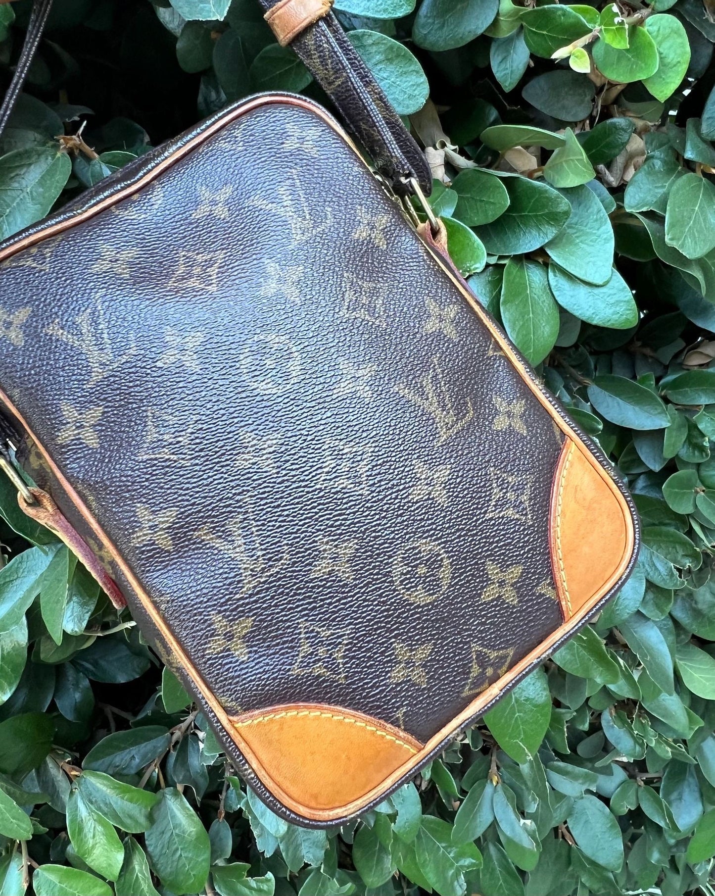Authentic LOUIS VUITTON Vintage Monogram Canvas Amazone Shoulder Bag - AR1021