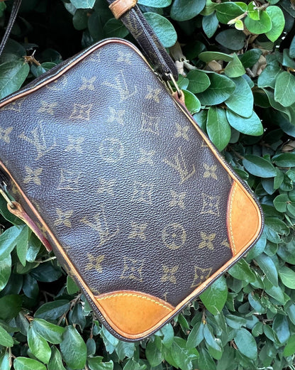 Authentic LOUIS VUITTON Vintage Monogram Canvas Amazone Shoulder Bag - AR1021