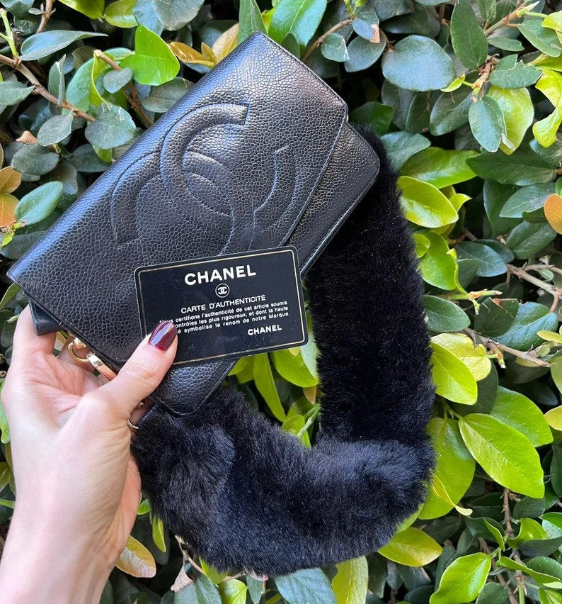 CHANEL AUTHENTIC CC LOGOS WALLET + Complimentary Chain & Handle