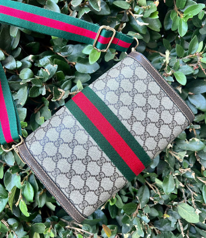 GUCCI CLUTCH + Complimentary straps