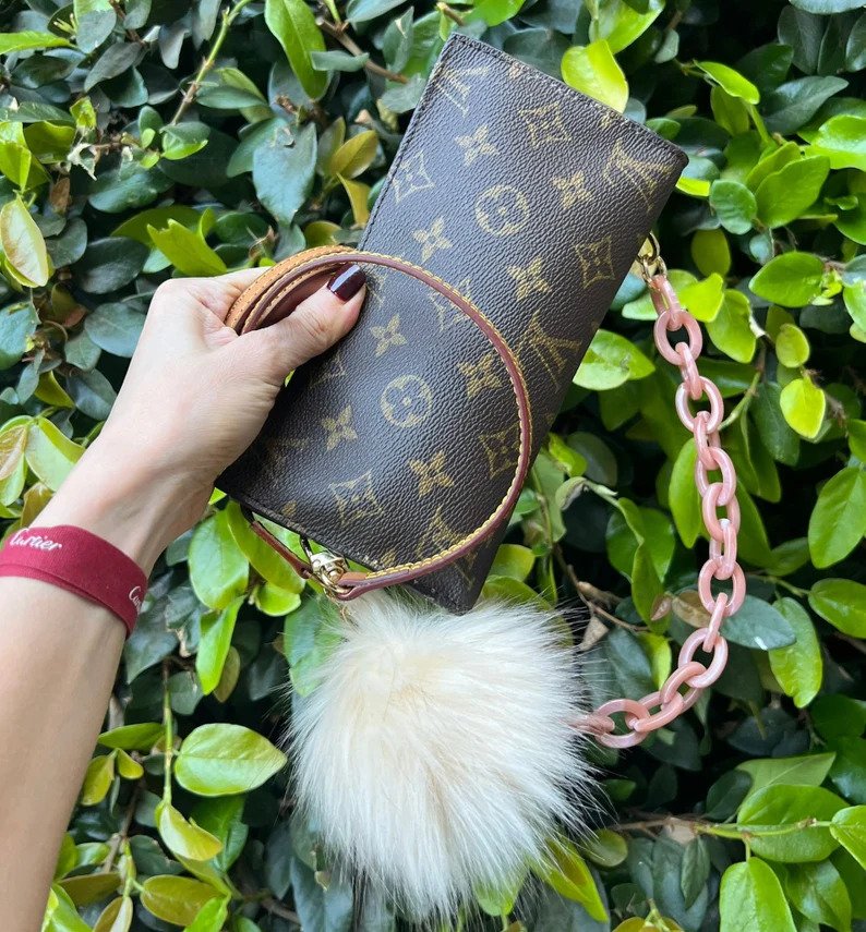AUTHENTIC LOUIS VUITTON POUCH + Complimentary Accessories