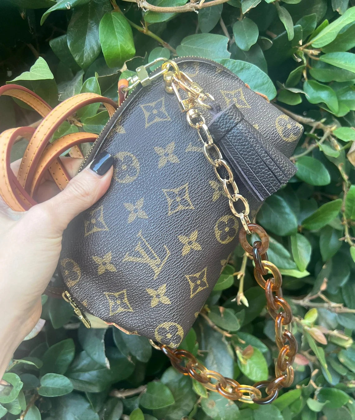 AUTHENTIC LOUIS VUITTON POUCH +Complimentary Accessories – Sexy