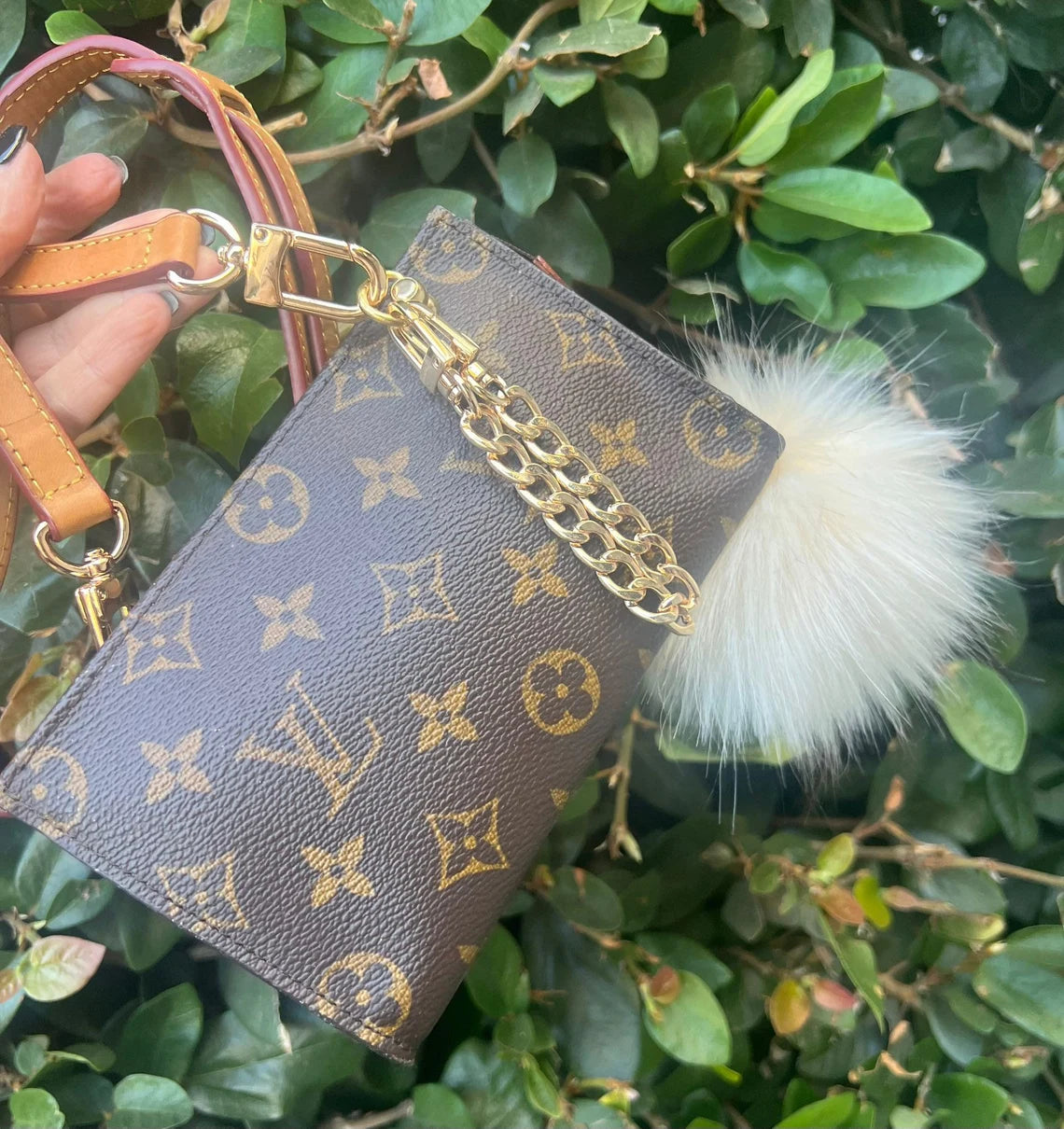 LOUIS VUITTON CERTIFIED Pouch Restored interior + complimentary