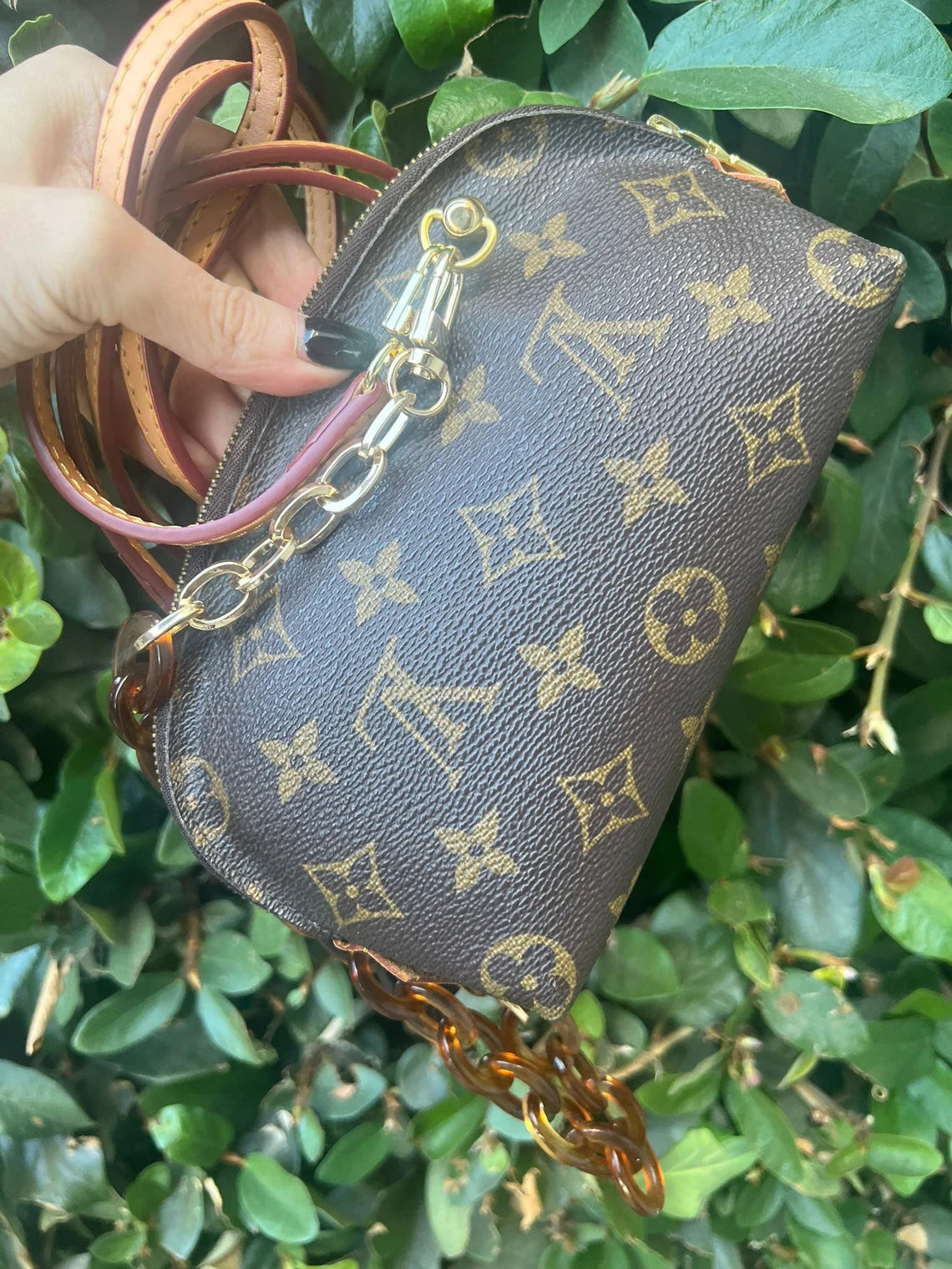 AUTHENTIC LOUIS VUITTON POUCH + Complimentary Accessories – Sexy Little  Vintage