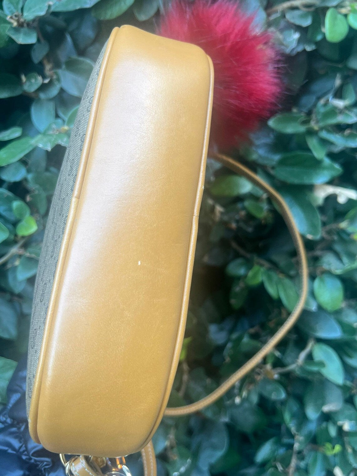 GUCCI VINTAGE CLUTCH + Complimentary Straps