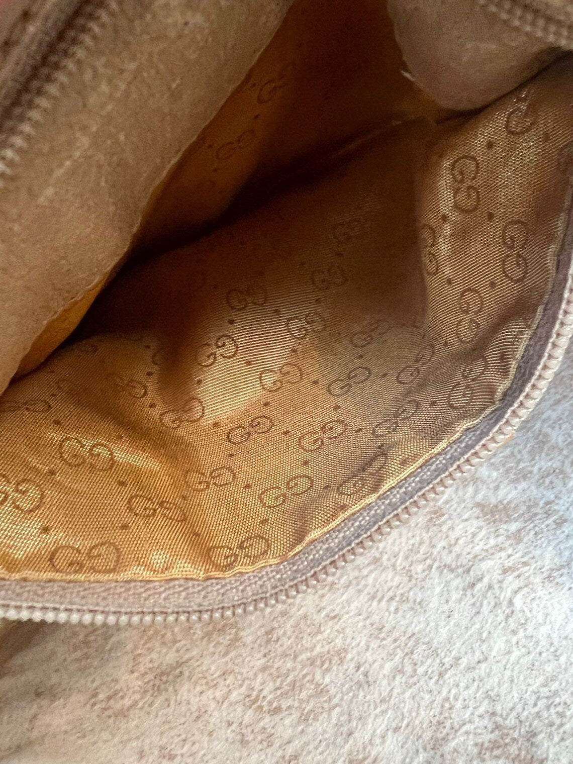 GUCCI VINTAGE CLUTCH + Complimentary Straps