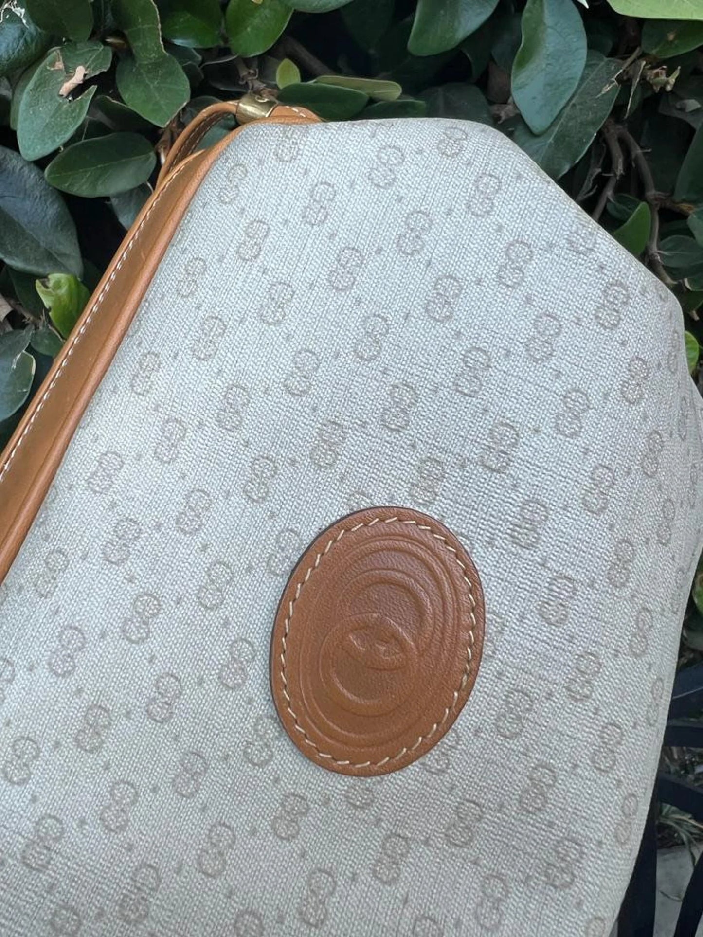 GUCCI CERTIFIED AUTHENTIC VINTAGE Crossbody Clutch - White Bag - GG
