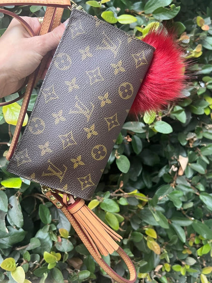 LOUIS VUITTON  POUCH + Complimentary Accessories